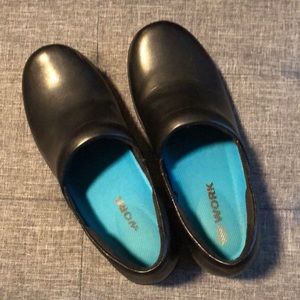 Black Dr. Scholl’s shoes